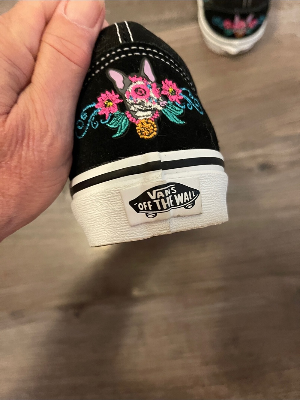 Vans Black Low-Top Sneakers with Multicolor Floral Embroidery - Picture 6 of 7